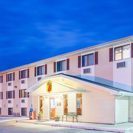 Super 8 By Wyndham Burlington Hotel Luaran gambar