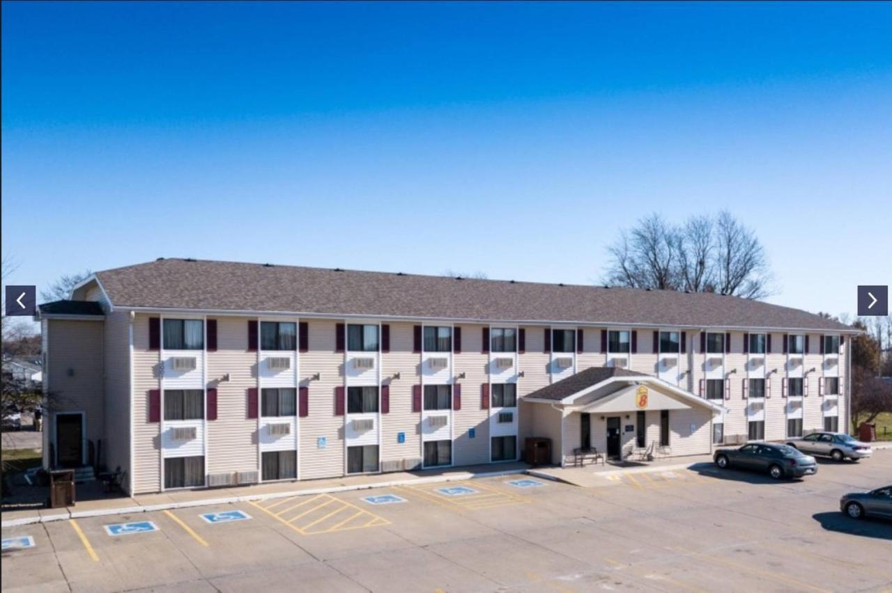 Super 8 By Wyndham Burlington Hotel Luaran gambar