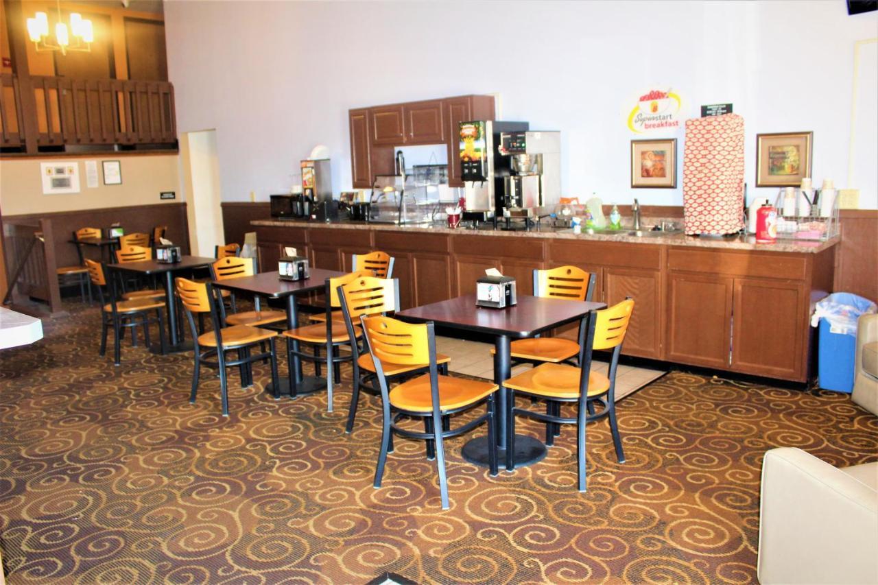 Super 8 By Wyndham Burlington Hotel Luaran gambar