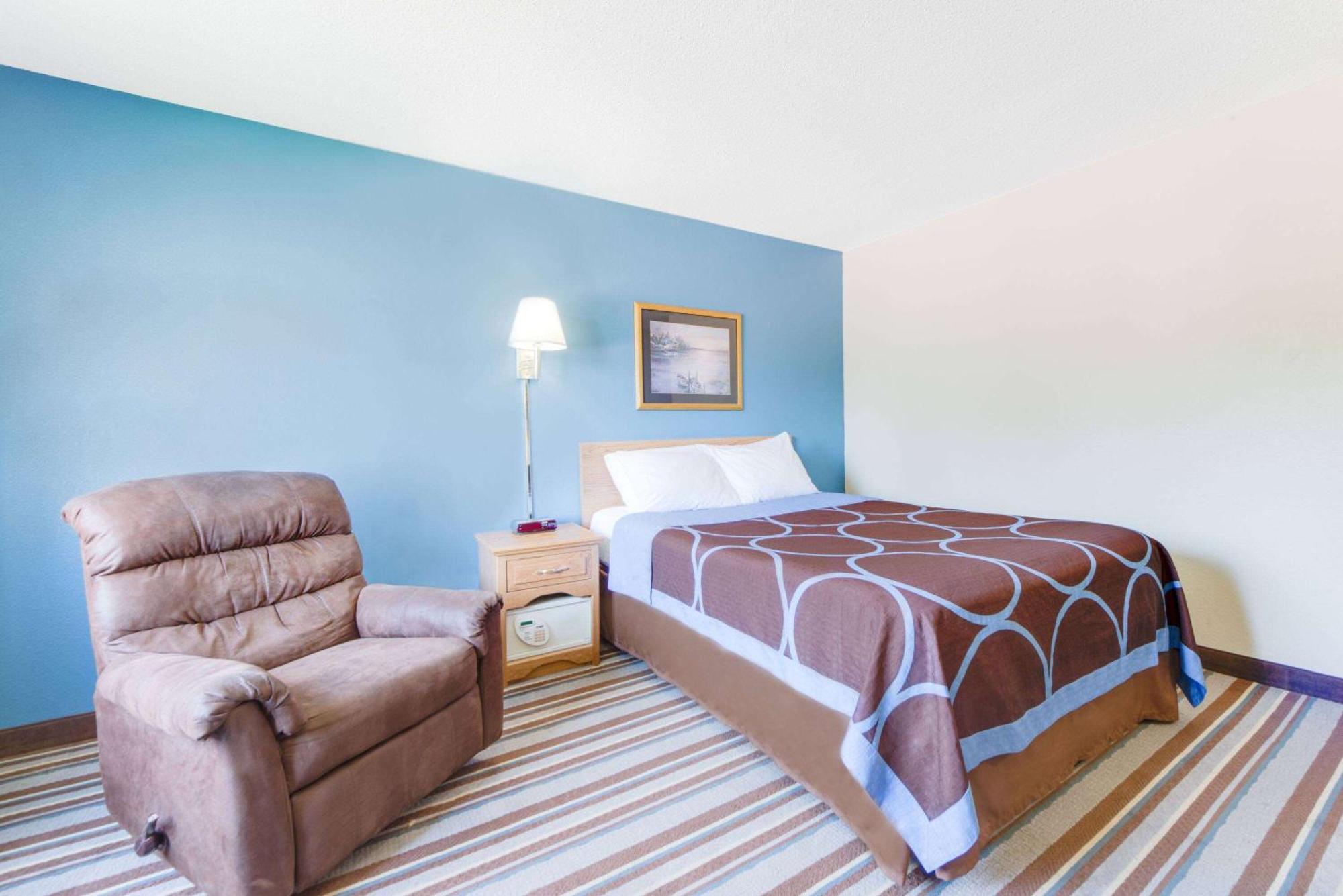 Super 8 By Wyndham Burlington Hotel Luaran gambar