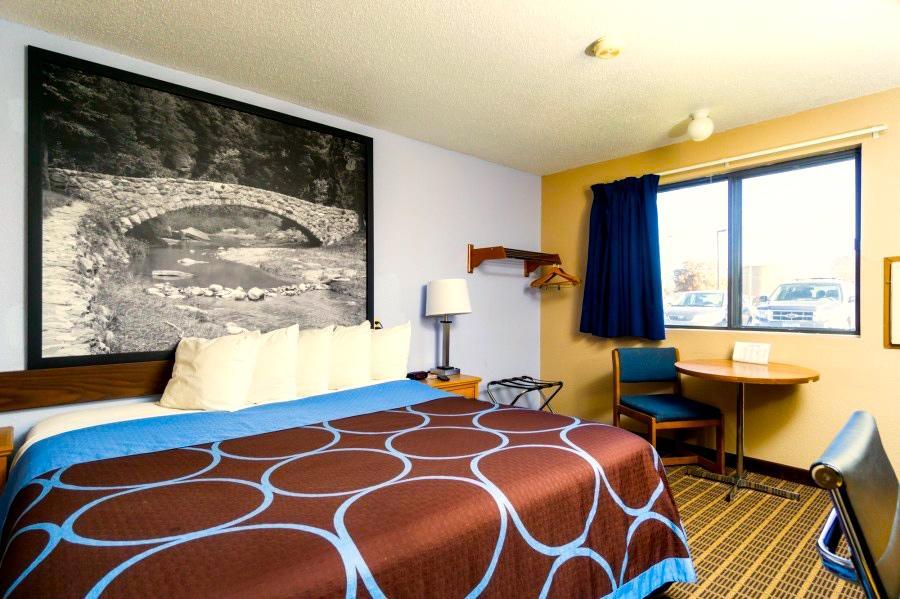 Super 8 By Wyndham Burlington Hotel Luaran gambar