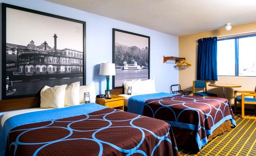 Super 8 By Wyndham Burlington Hotel Luaran gambar