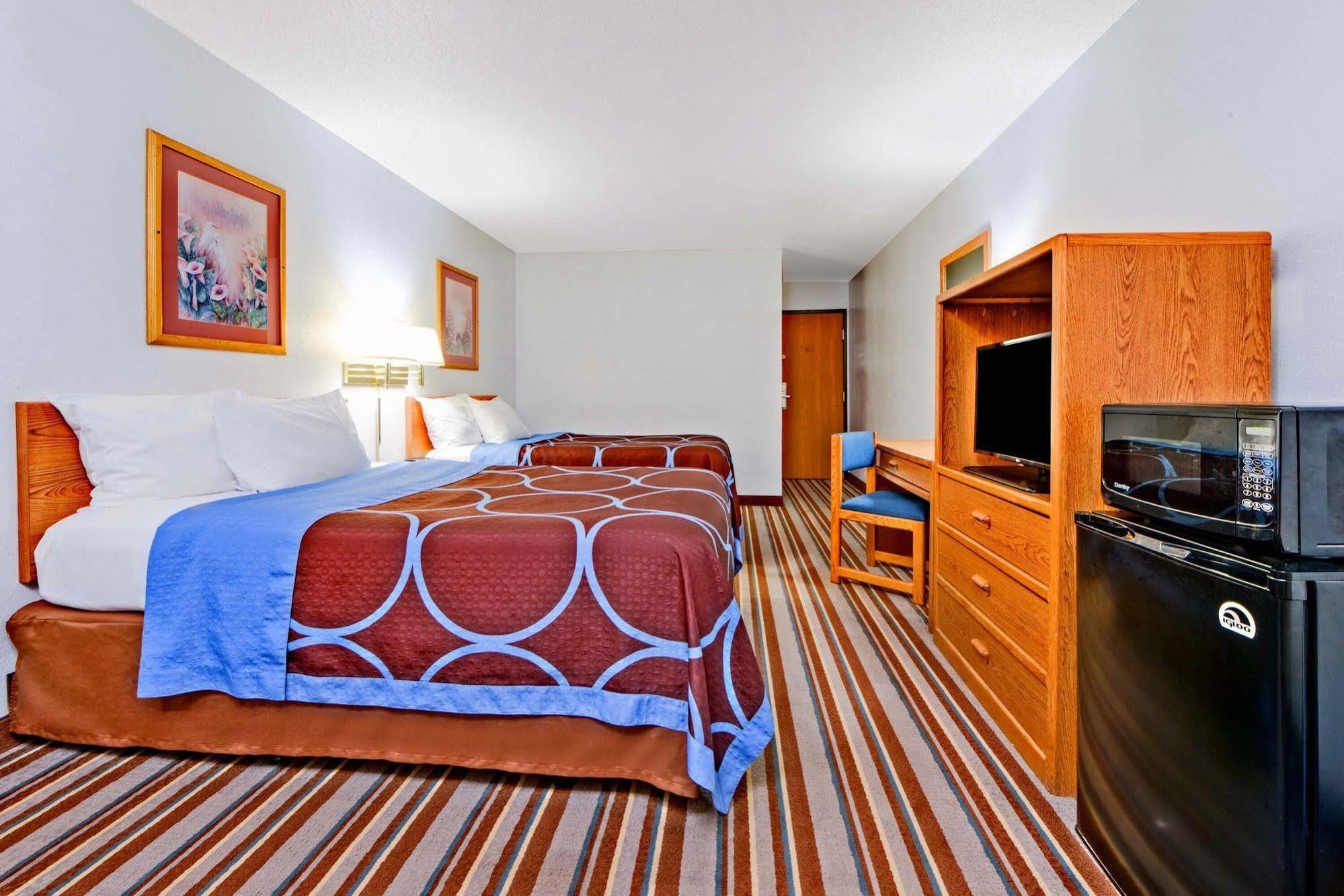 Super 8 By Wyndham Burlington Hotel Luaran gambar