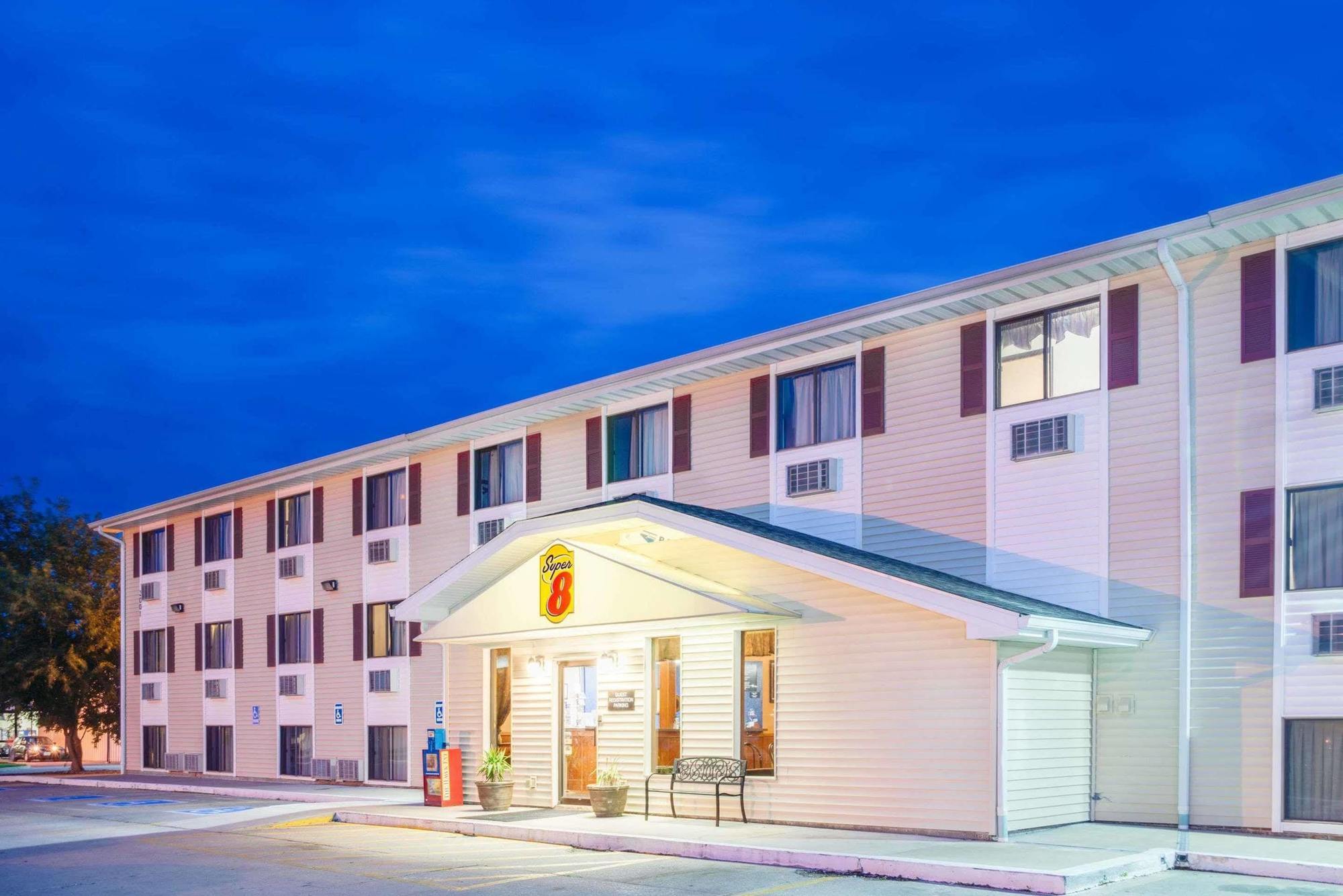 Super 8 By Wyndham Burlington Hotel Luaran gambar